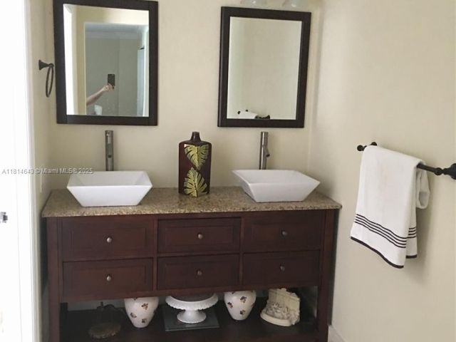 Дом в аренду по адресу 3235 SW 58th Ct - фото 6106296