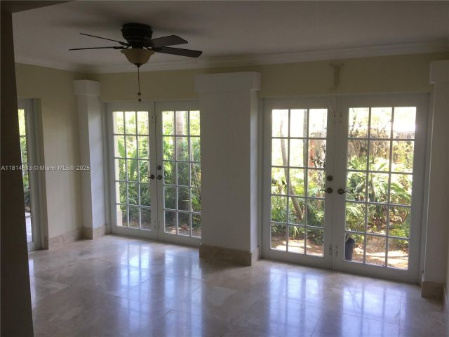 Дом в аренду по адресу 3235 SW 58th Ct - фото 6106297