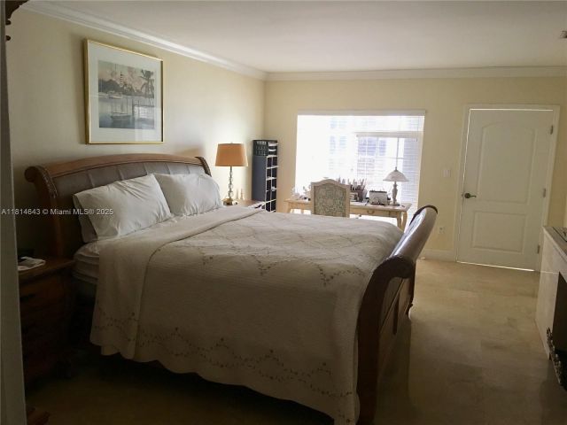 Дом в аренду по адресу 3235 SW 58th Ct - фото 6106301