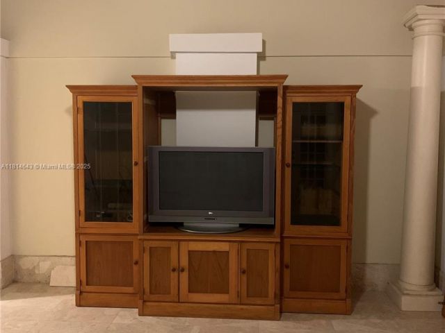 Дом в аренду по адресу 3235 SW 58th Ct - фото 6106302