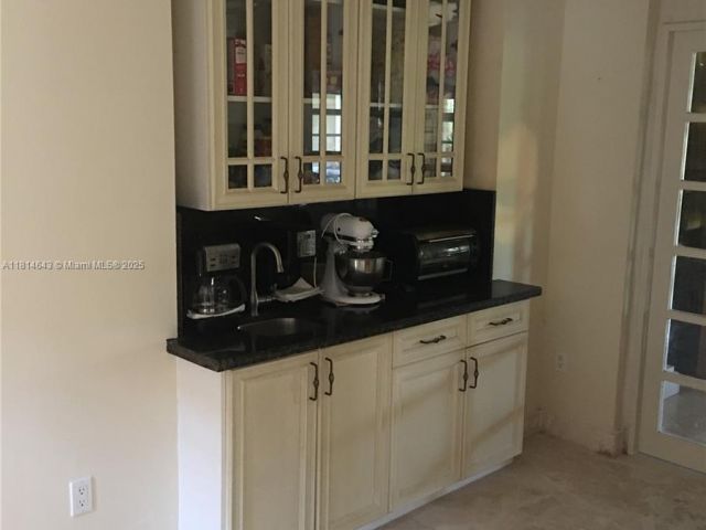 Дом в аренду по адресу 3235 SW 58th Ct - фото 6106304