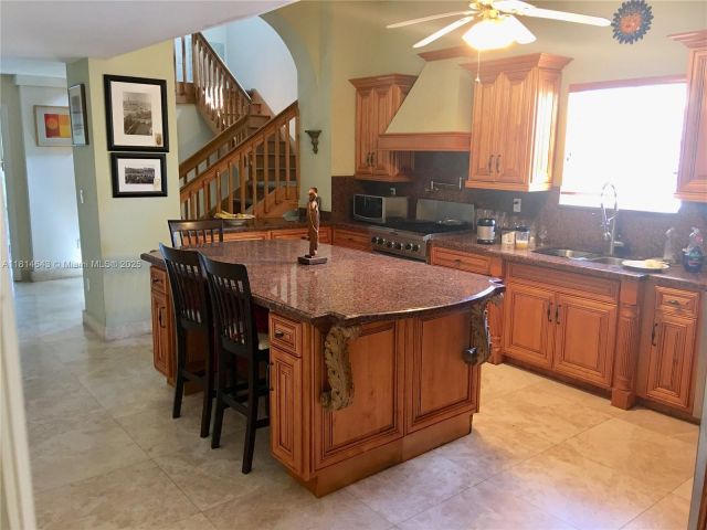 Дом в аренду по адресу 3235 SW 58th Ct - фото 6106305