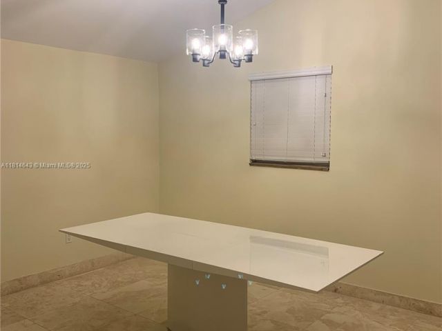 Дом в аренду по адресу 3235 SW 58th Ct - фото 6106307