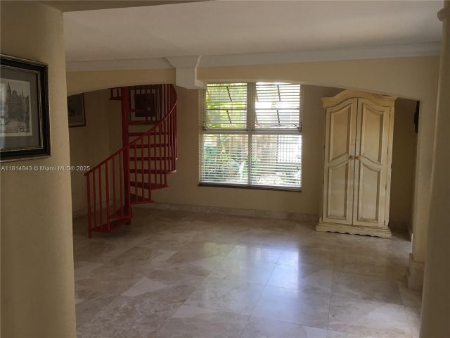 Дом в аренду по адресу 3235 SW 58th Ct - фото 6106308