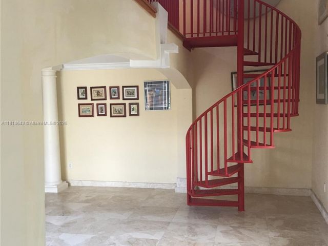 Дом в аренду по адресу 3235 SW 58th Ct - фото 6106309