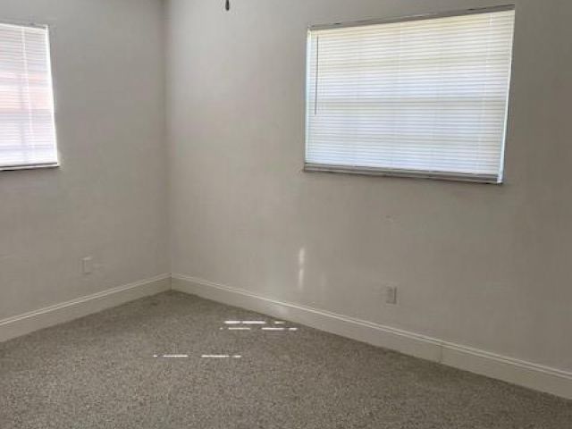 Продажа дома по адресу 501 NW 15th Way - фото 6113988