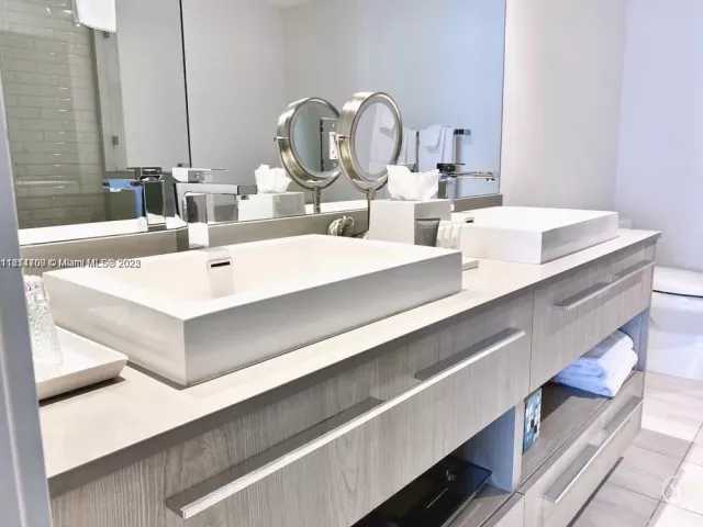 Продажа квартиры #R1905 - фото 6110452