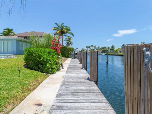 Продажа дома по адресу 1140 San Pedro Ave - фото 6110256