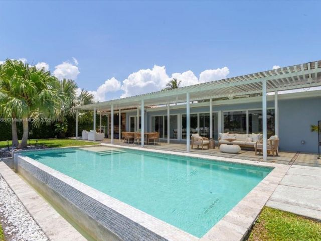 Продажа дома по адресу 1140 San Pedro Ave - фото 6110258