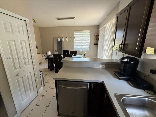 Дом в аренду по адресу 2342 SE 10th St - фото 6109488