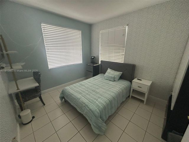 Дом в аренду по адресу 2342 SE 10th St - фото 6109490