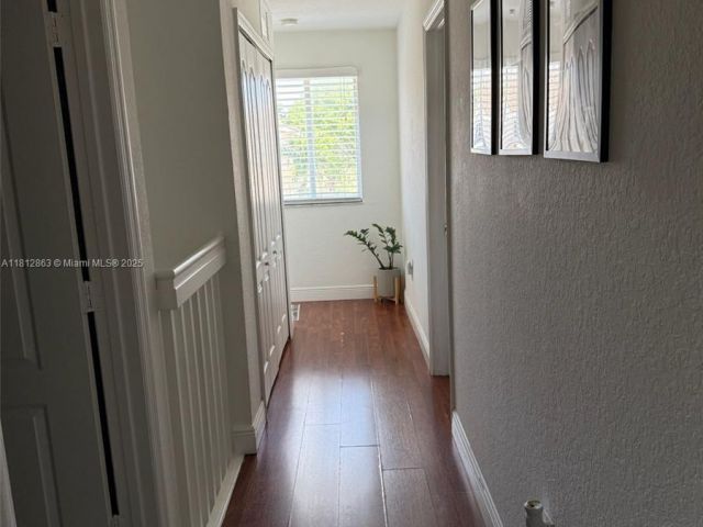 Дом в аренду по адресу 2342 SE 10th St - фото 6109497