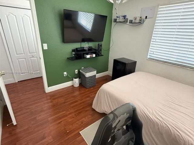 Дом в аренду по адресу 2342 SE 10th St - фото 6109499