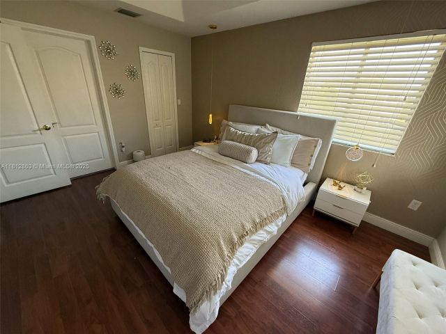 Дом в аренду по адресу 2342 SE 10th St - фото 6109502