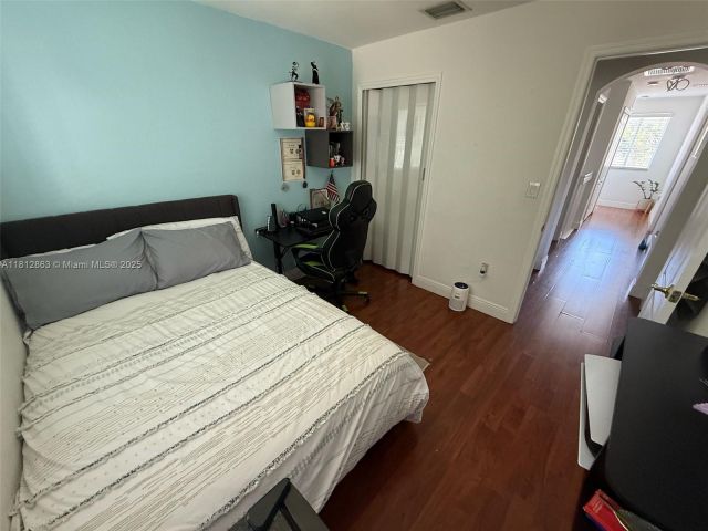 Дом в аренду по адресу 2342 SE 10th St - фото 6109505