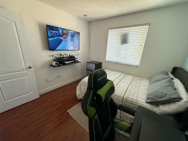 Дом в аренду по адресу 2342 SE 10th St - фото 6109506