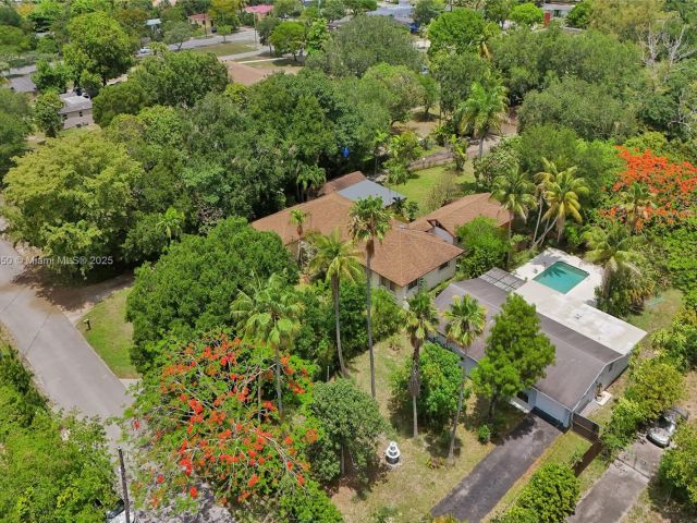 Продажа дома по адресу 65 NE 152nd St - фото 6109151