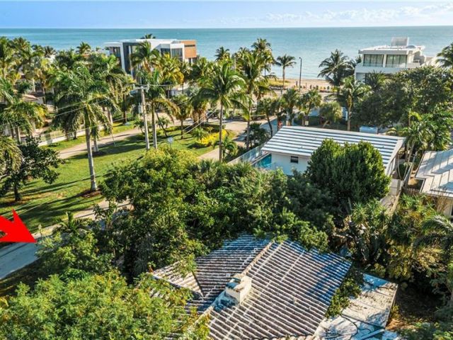 Продажа дома по адресу 3512 NE 27th Street - фото 6113912