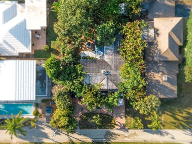 Продажа дома по адресу 3512 NE 27th Street - фото 6113913