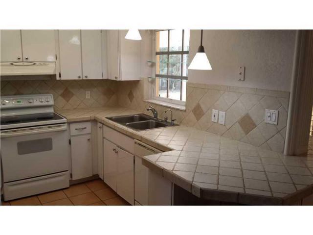 Продажа дома по адресу 3512 NE 27th Street - фото 6113916