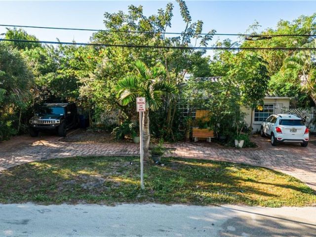 Продажа дома по адресу 3512 NE 27th Street - фото 6113924