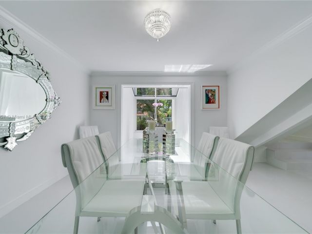 Продажа дома по адресу 6681 SW 155th Ave - фото 6109111