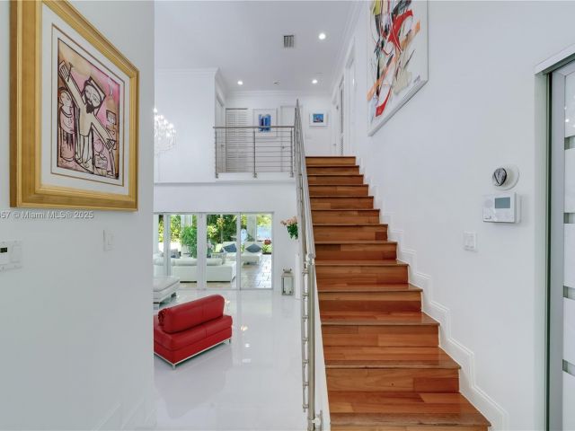 Продажа дома по адресу 6681 SW 155th Ave - фото 6109119