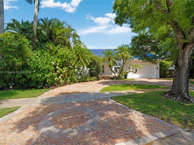 Продажа дома по адресу 6681 SW 155th Ave - фото 6109121