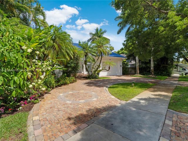 Продажа дома по адресу 6681 SW 155th Ave - фото 6109122