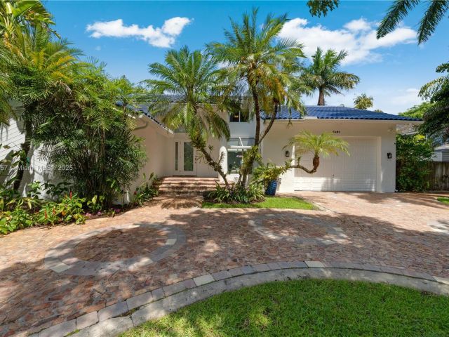 Продажа дома по адресу 6681 SW 155th Ave - фото 6109123