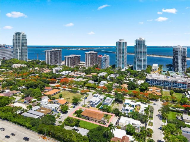 Продажа дома по адресу 30 SW 21st Rd - фото 6108675