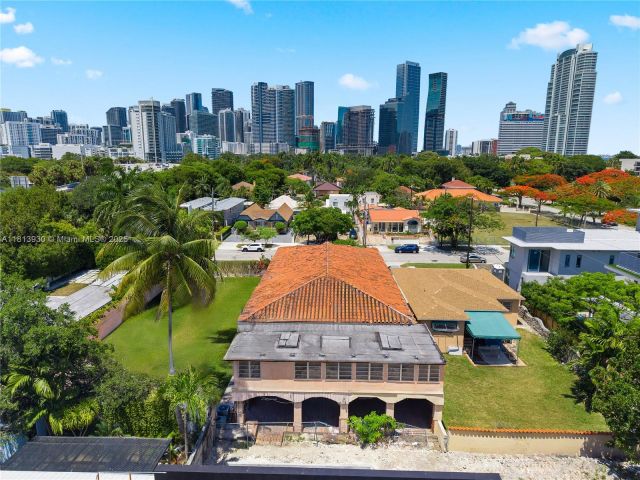 Продажа дома по адресу 30 SW 21st Rd - фото 6108676