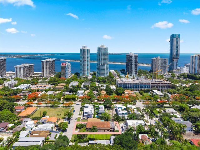 Продажа дома по адресу 30 SW 21st Rd - фото 6108678