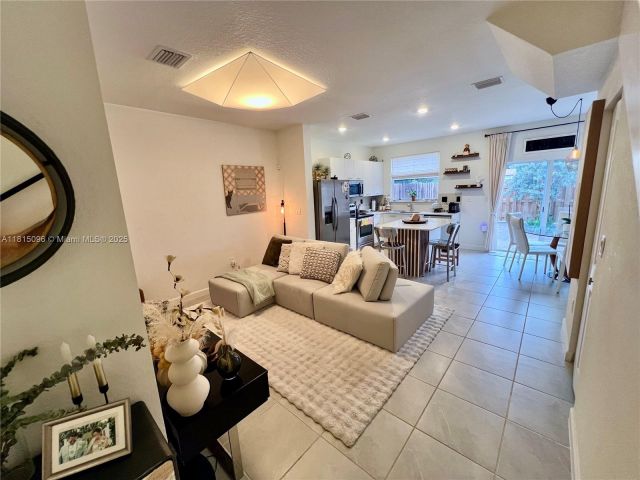 Продажа дома по адресу 12254 NW 24th Pl - фото 6112781