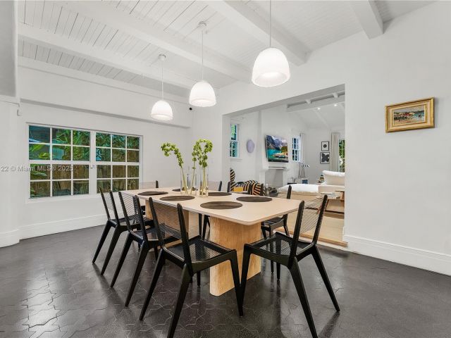 Продажа дома по адресу 3747 Royal Palm Ave - фото 6109567