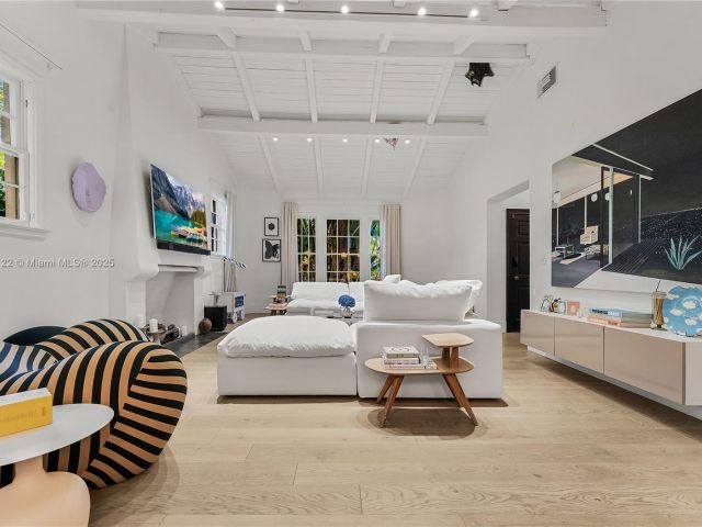 Продажа дома по адресу 3747 Royal Palm Ave - фото 6109574