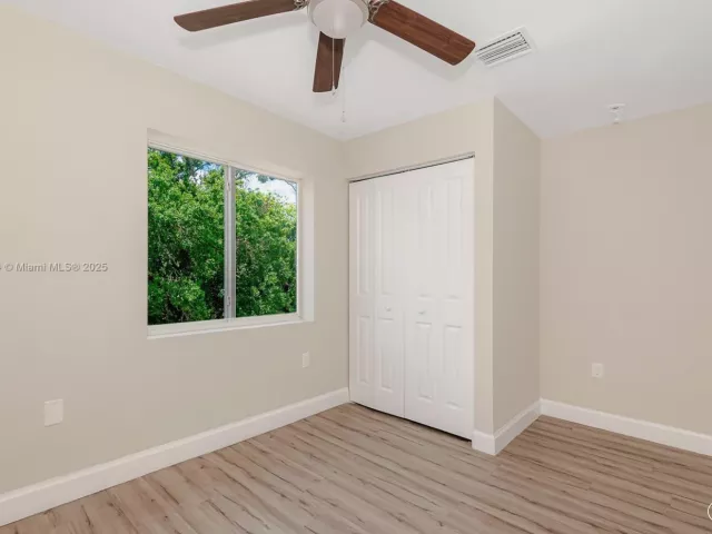 Продажа дома по адресу 815 NW 3rd Ave - фото 6171568