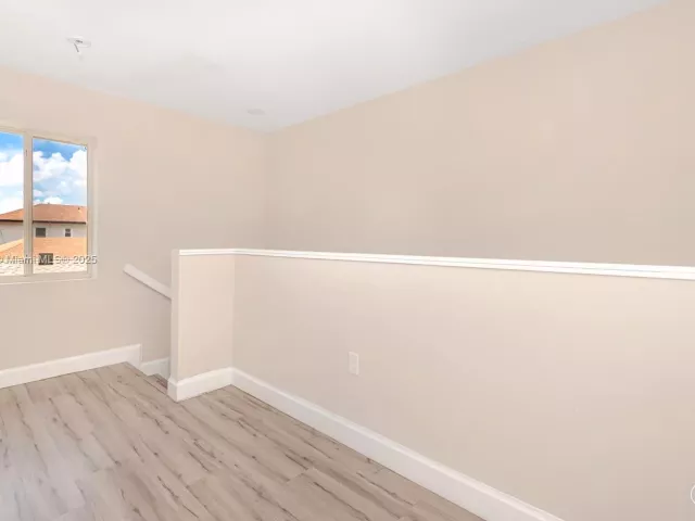 Продажа дома по адресу 815 NW 3rd Ave - фото 6171574