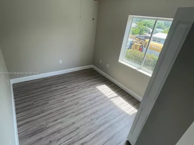 Продажа дома по адресу 815 NW 3rd Ave - фото 6110364