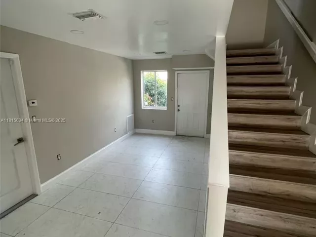 Продажа дома по адресу 815 NW 3rd Ave - фото 6110365