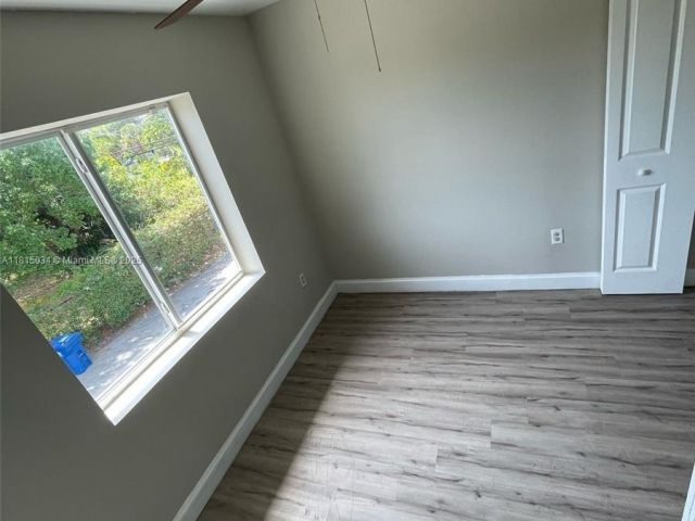 Продажа дома по адресу 815 NW 3rd Ave - фото 6110363