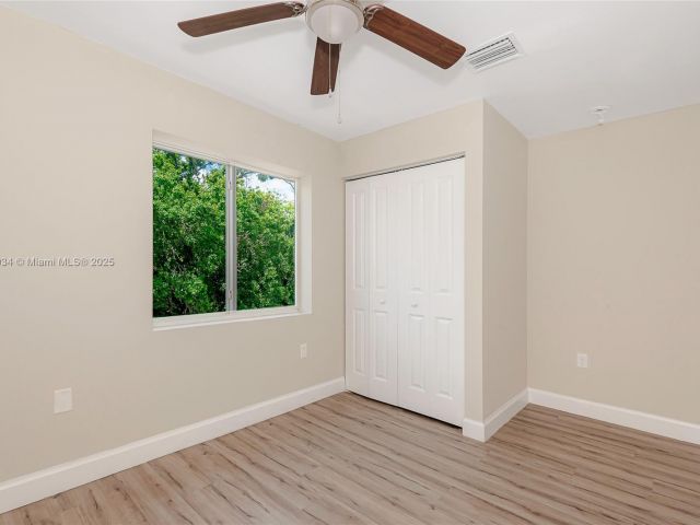 Продажа дома по адресу 815 NW 3rd Ave - фото 6171568