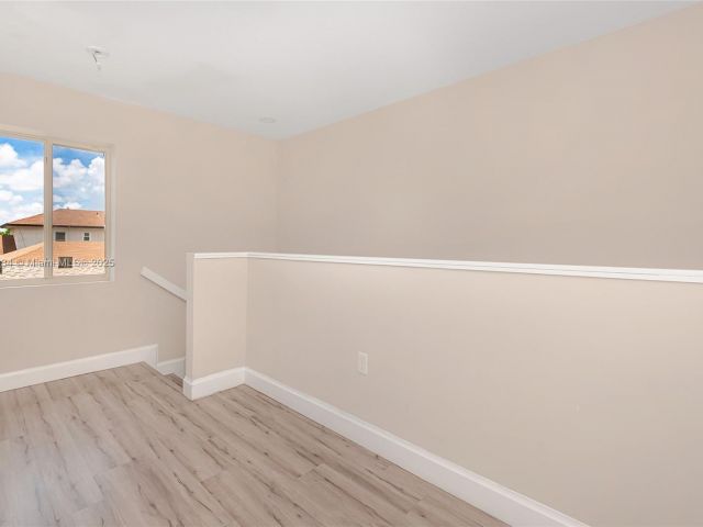 Продажа дома по адресу 815 NW 3rd Ave - фото 6171574