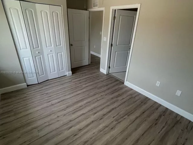 Продажа дома по адресу 813 NW 3rd Ave - фото 6110348