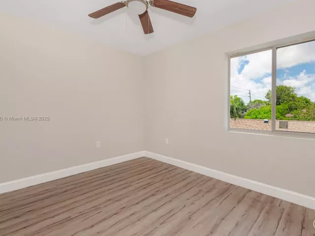 Продажа дома по адресу 813 NW 3rd Ave - фото 6171566