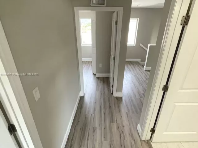 Продажа дома по адресу 813 NW 3rd Ave - фото 6110350