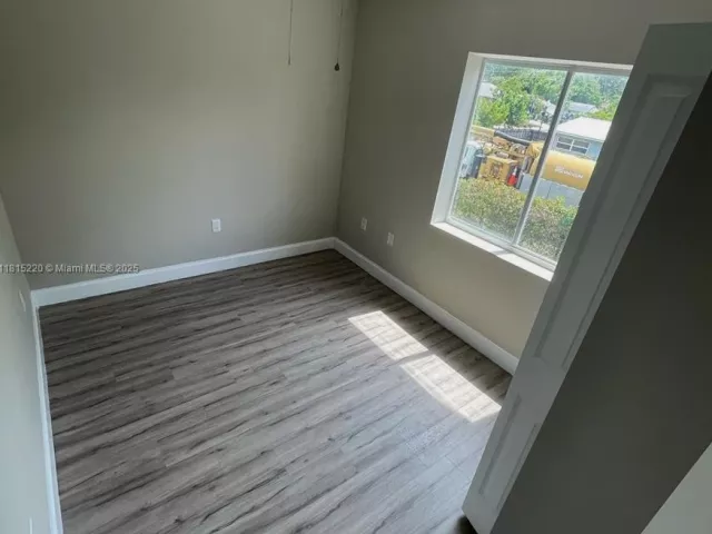 Продажа дома по адресу 813 NW 3rd Ave - фото 6110352