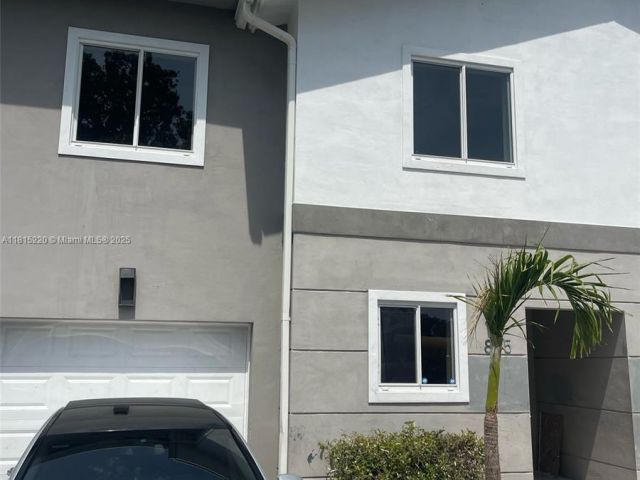 Продажа дома по адресу 813 NW 3rd Ave - фото 6110357