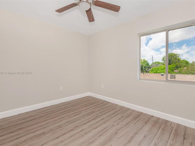 Продажа дома по адресу 813 NW 3rd Ave - фото 6171566