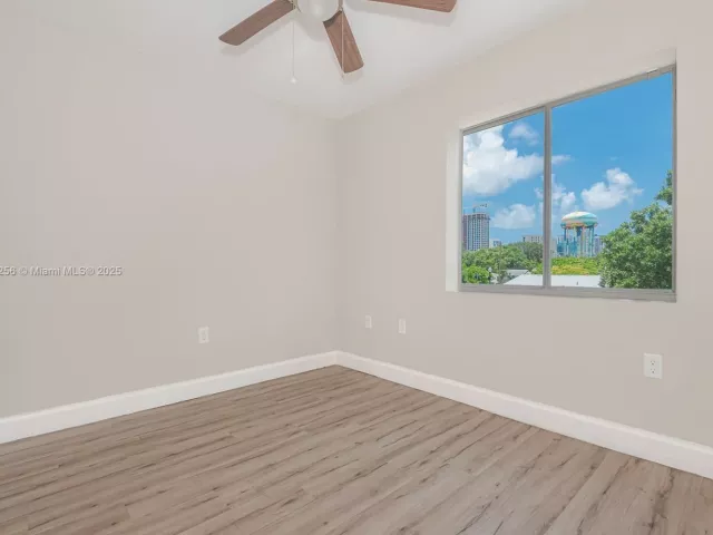 Продажа дома по адресу 811 NW 3rd Ave - фото 6174561